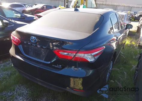 2020 Toyota Camry Le Hybrid z USA, uszkodzony, nr VIN 4T1C31AK3LU019712